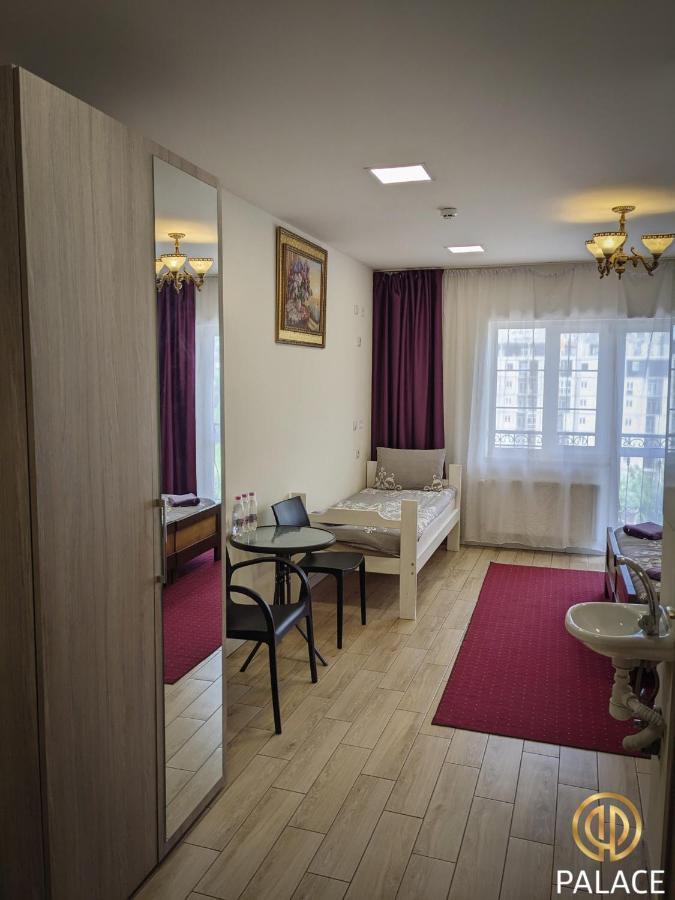 Palace Umanʼ Exterior foto